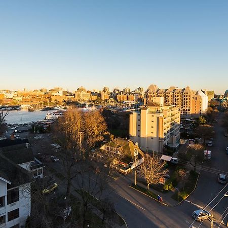 Harbour Towers Hotel & Suites Виктория Екстериор снимка