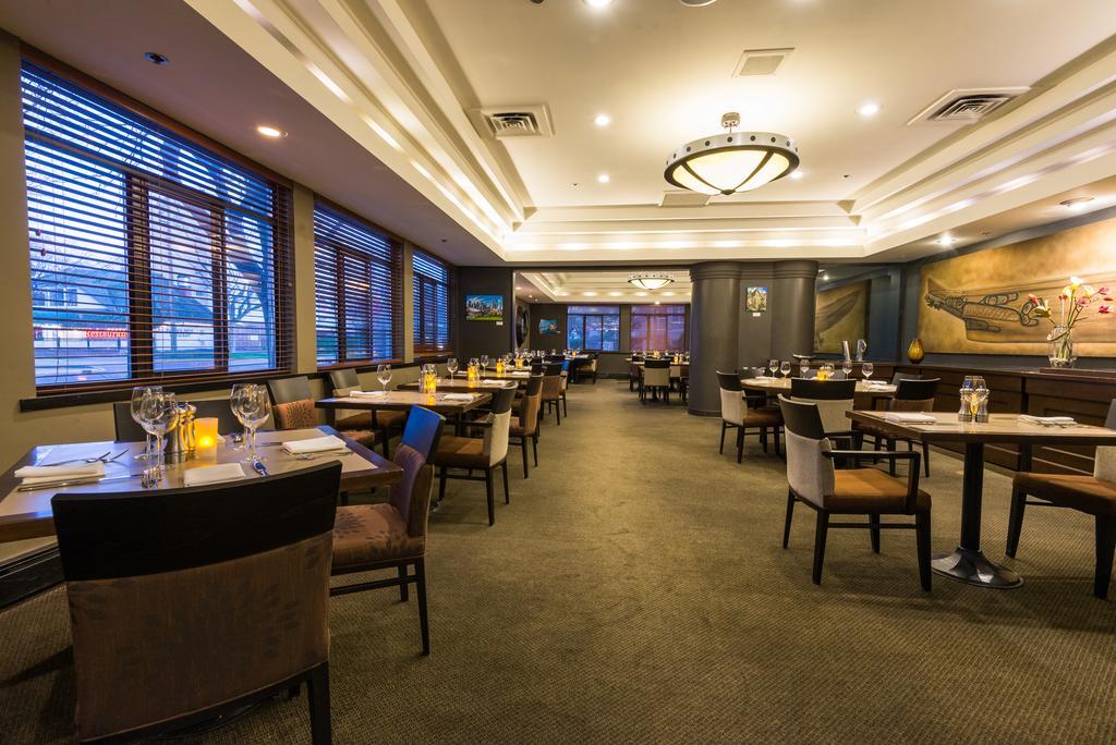 Harbour Towers Hotel & Suites Виктория Екстериор снимка