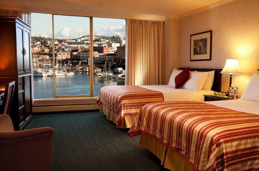 Harbour Towers Hotel & Suites Виктория Екстериор снимка